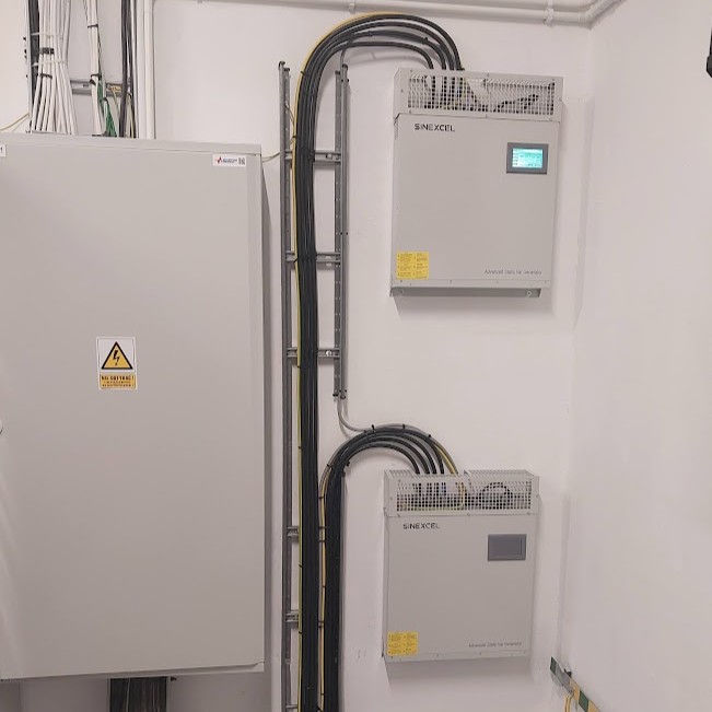 Kompensator mocy biernej 2x75 kVAr w rozdzielnicy nn