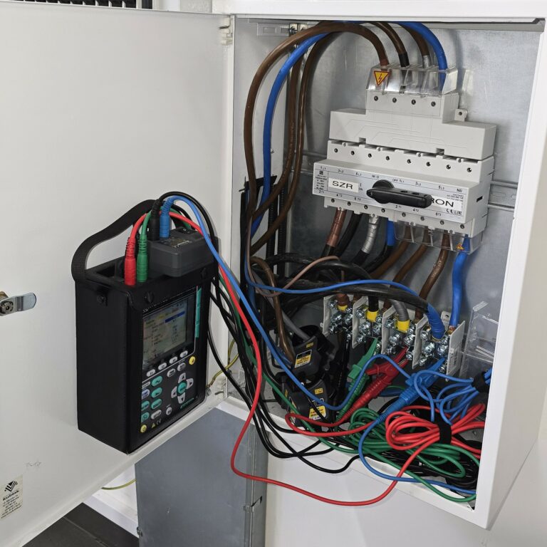 Analiza jakości energii w instalacji z fotowoltaiką i magazynem energii
